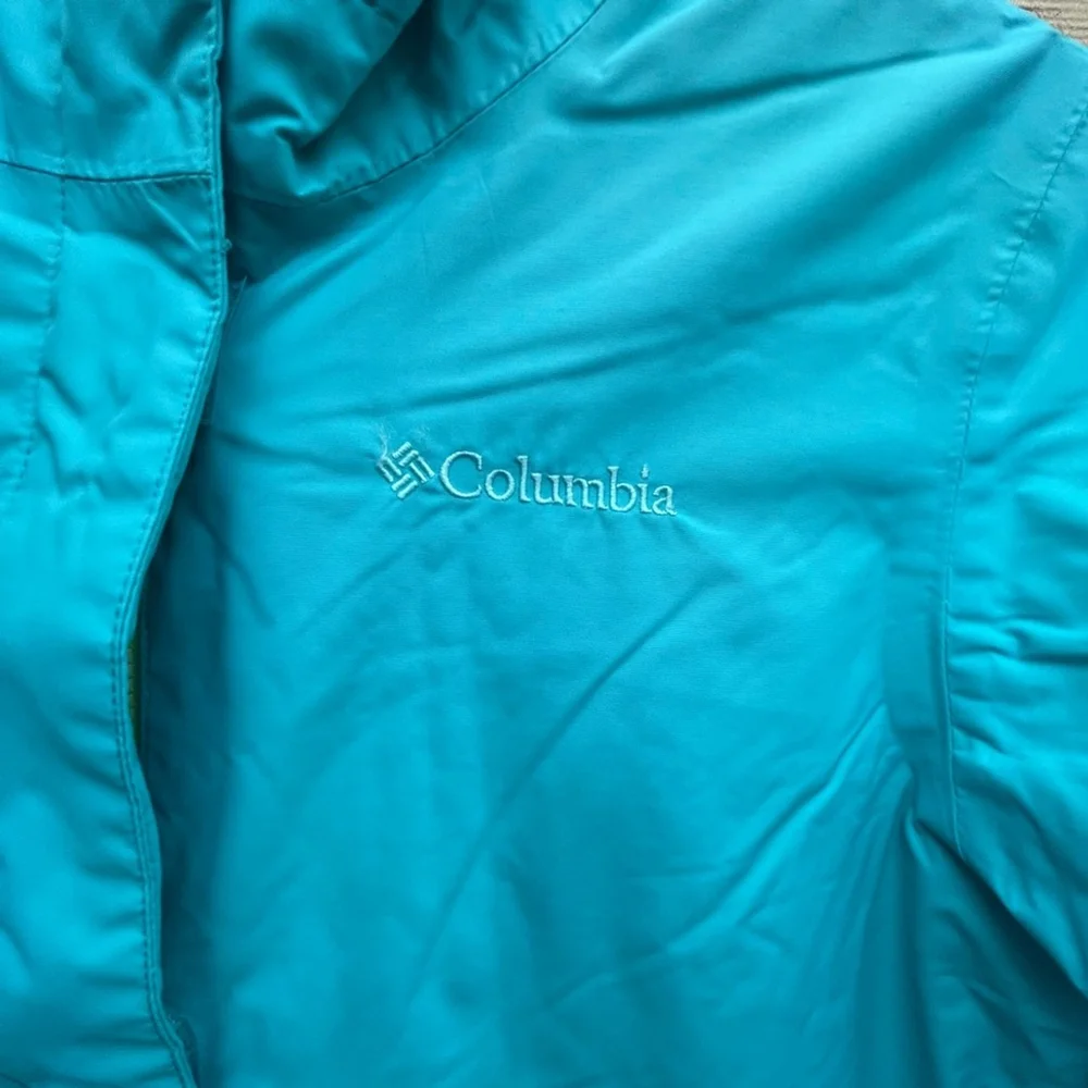 Columbia Aqua and Lime Jacket looks in new condition